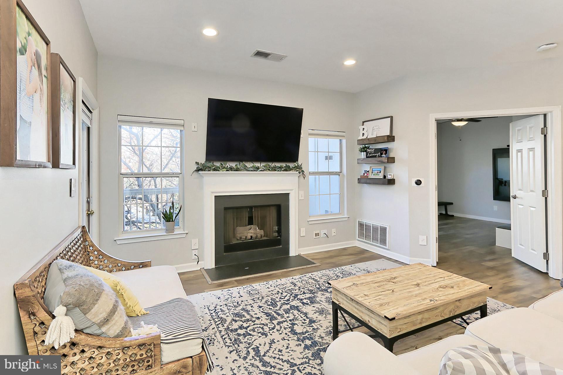 EDGEWATER AT TOWN CENTER - Residential