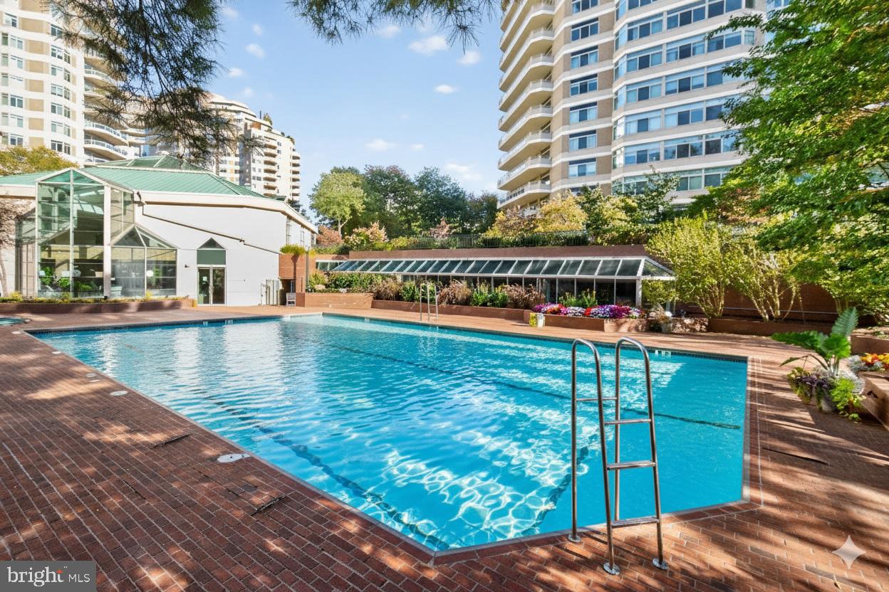 SOMERSET HOUSE CONDOS - Residential