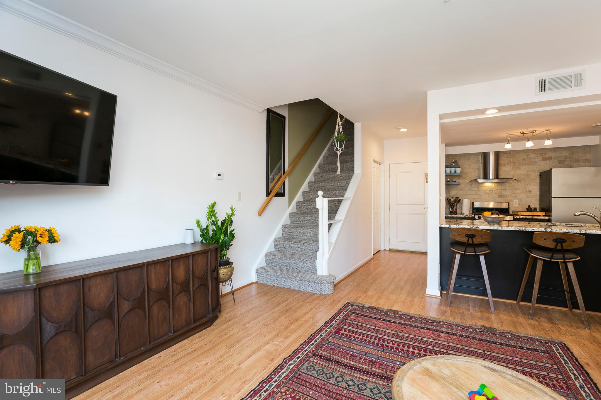 HENDERSON'S WHARF - Residential