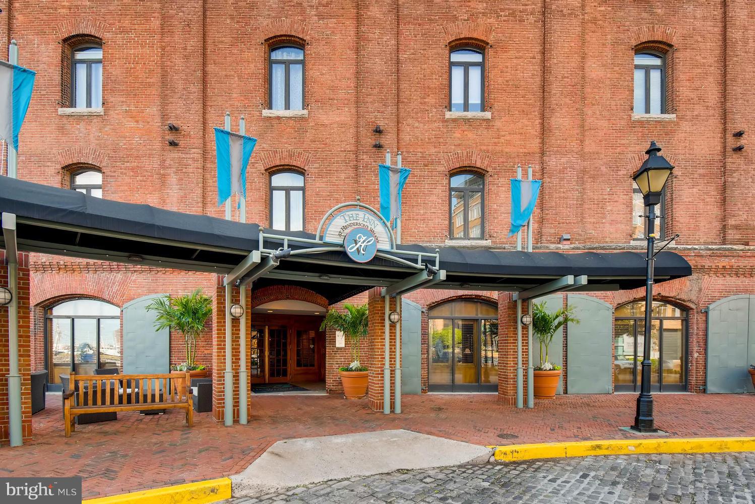 HENDERSON'S WHARF - Residential