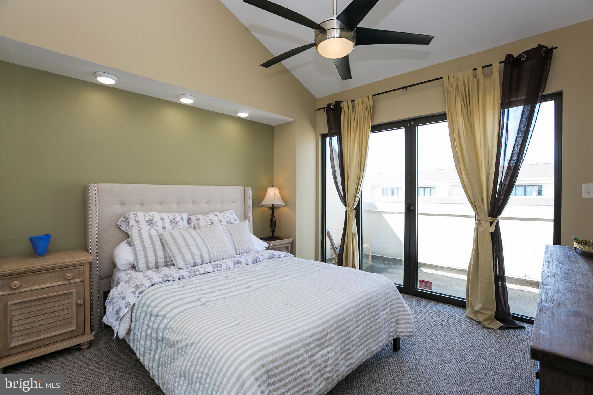 HENDERSON'S WHARF - Residential