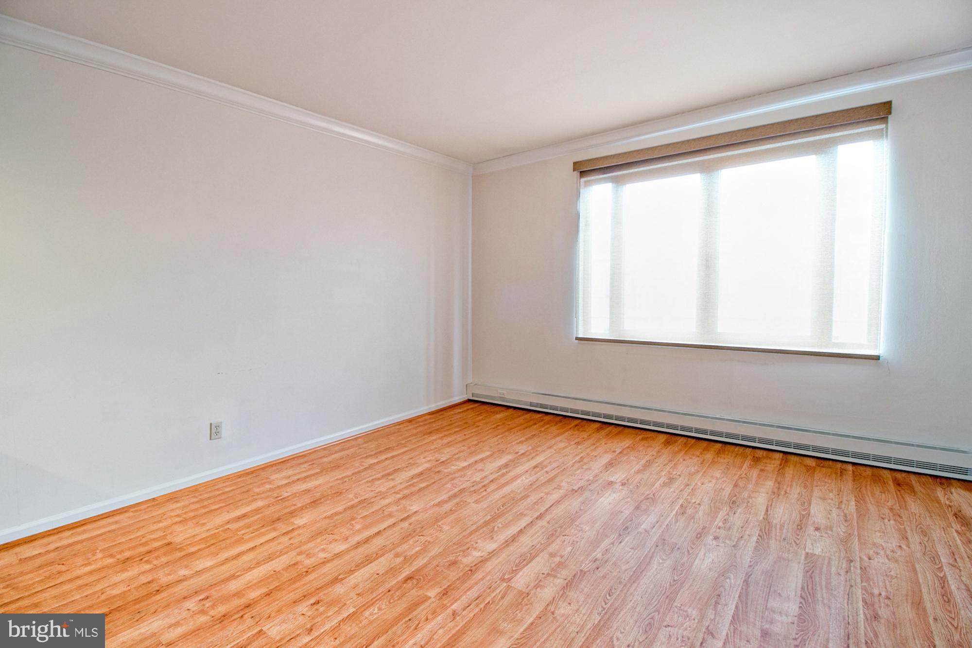 HENDERSON'S WHARF - Residential