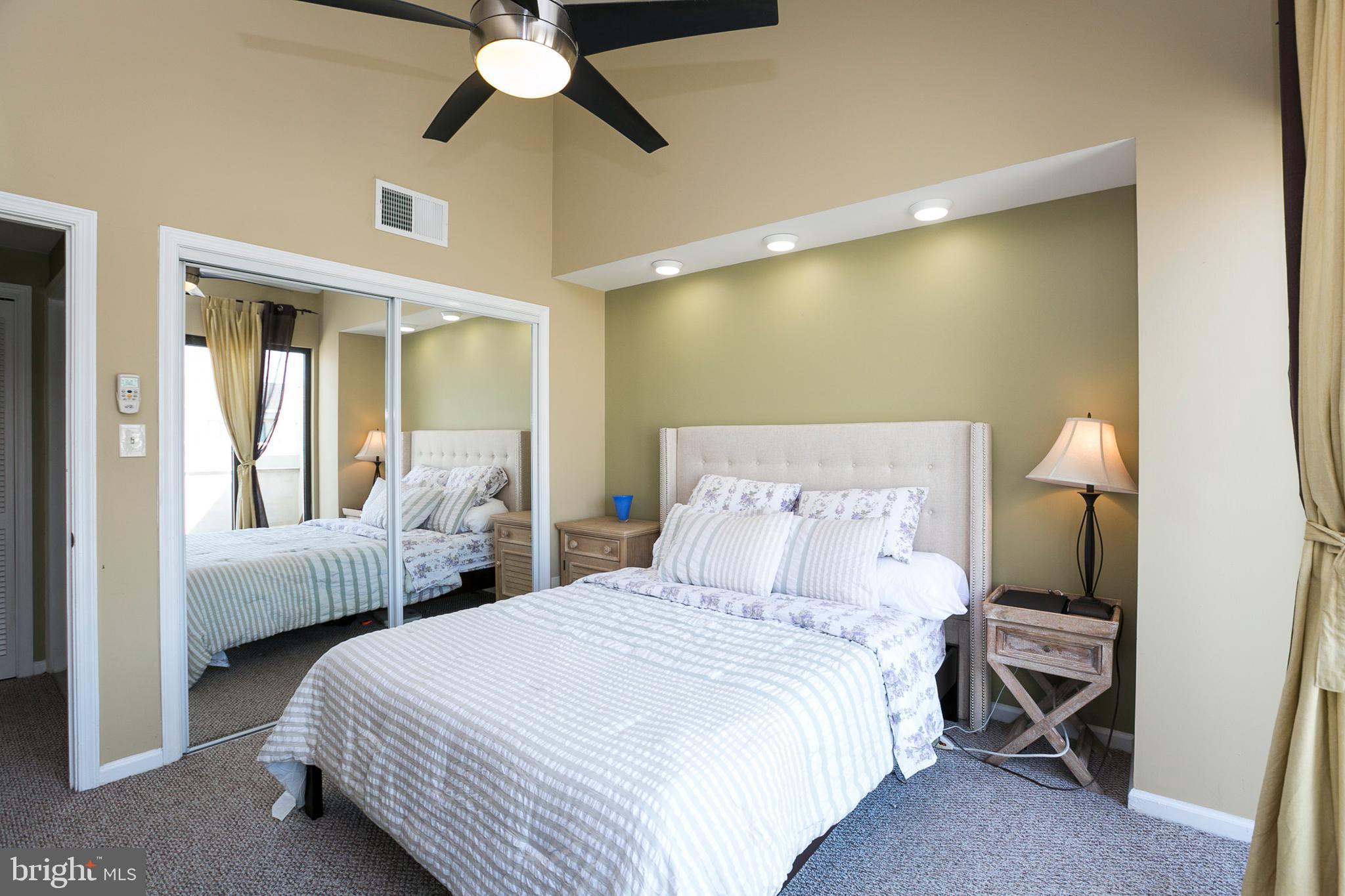 HENDERSON'S WHARF - Residential