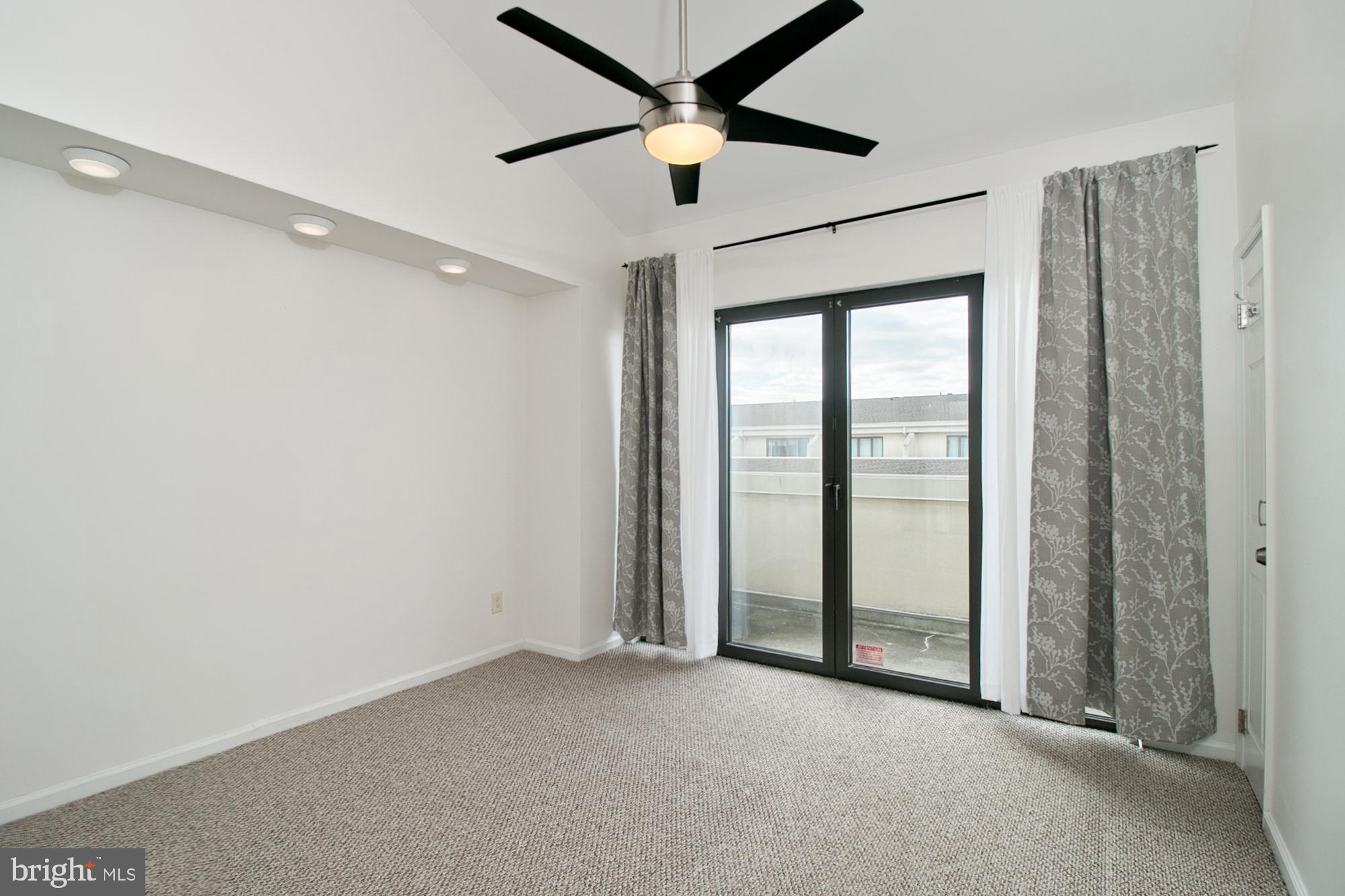 HENDERSON'S WHARF - Residential