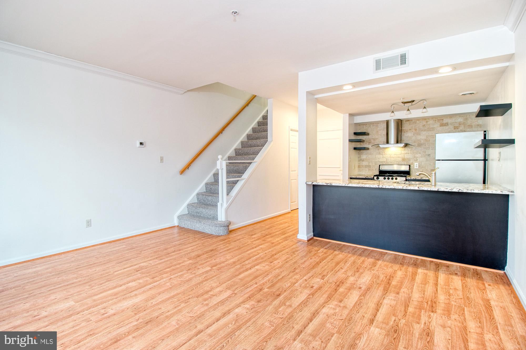 HENDERSON'S WHARF - Residential