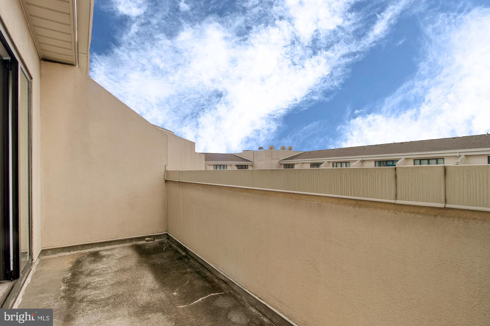 HENDERSON'S WHARF - Residential