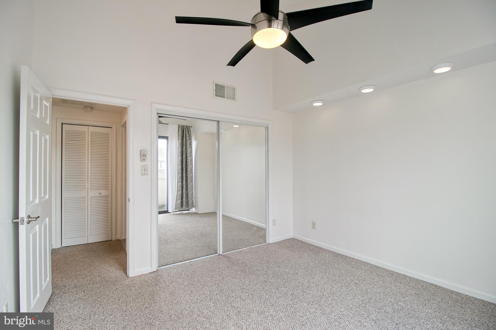 HENDERSON'S WHARF - Residential