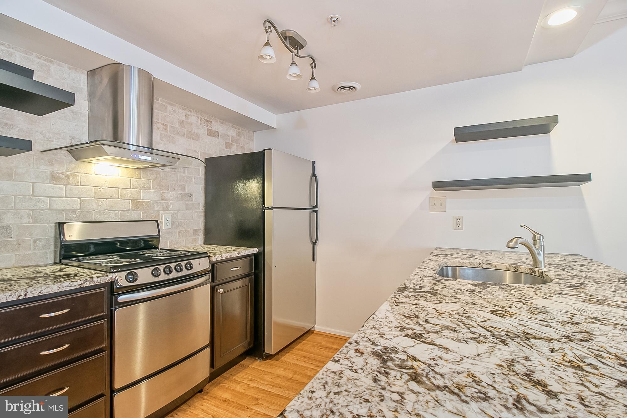 HENDERSON'S WHARF - Residential