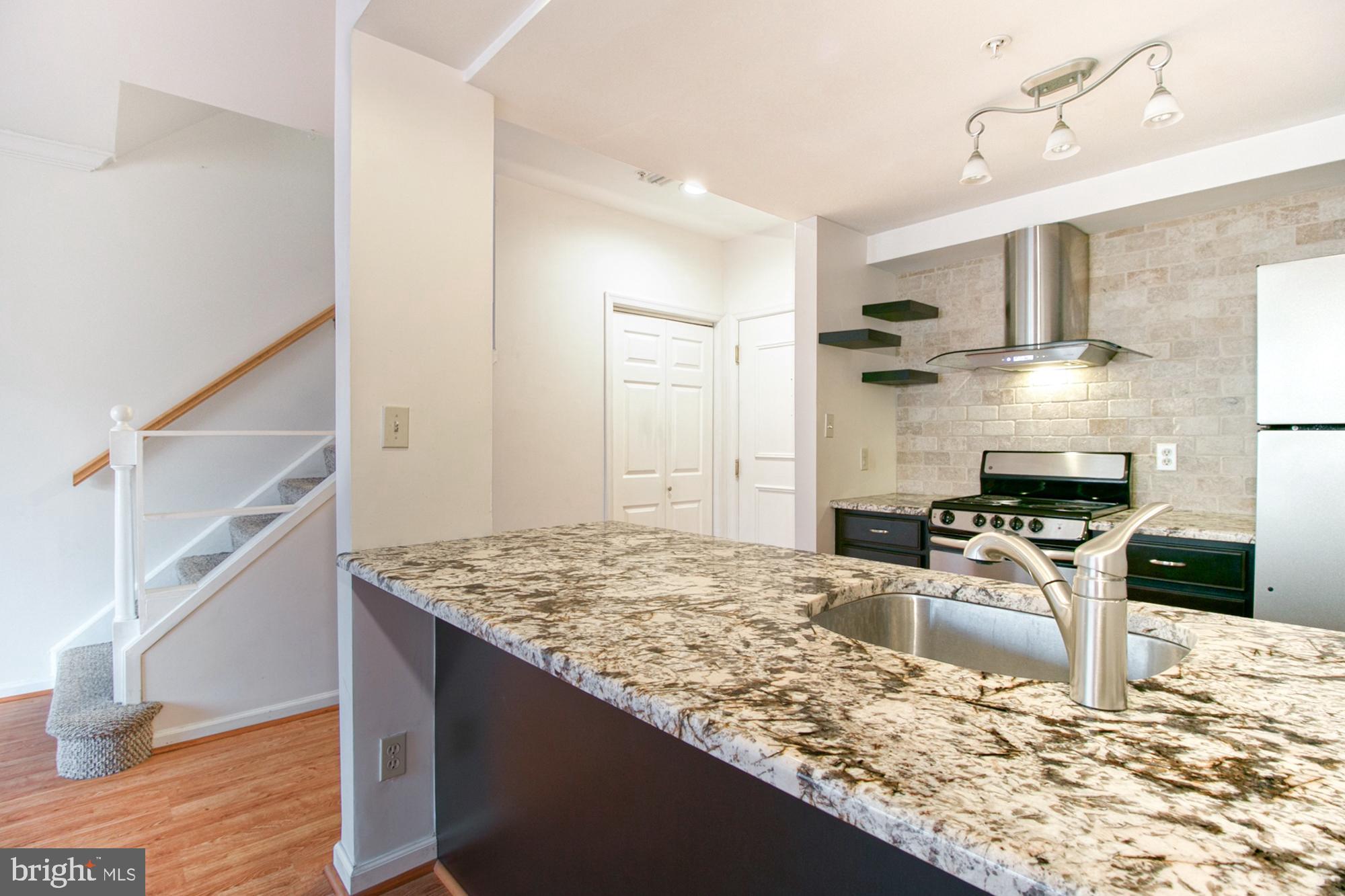 HENDERSON'S WHARF - Residential