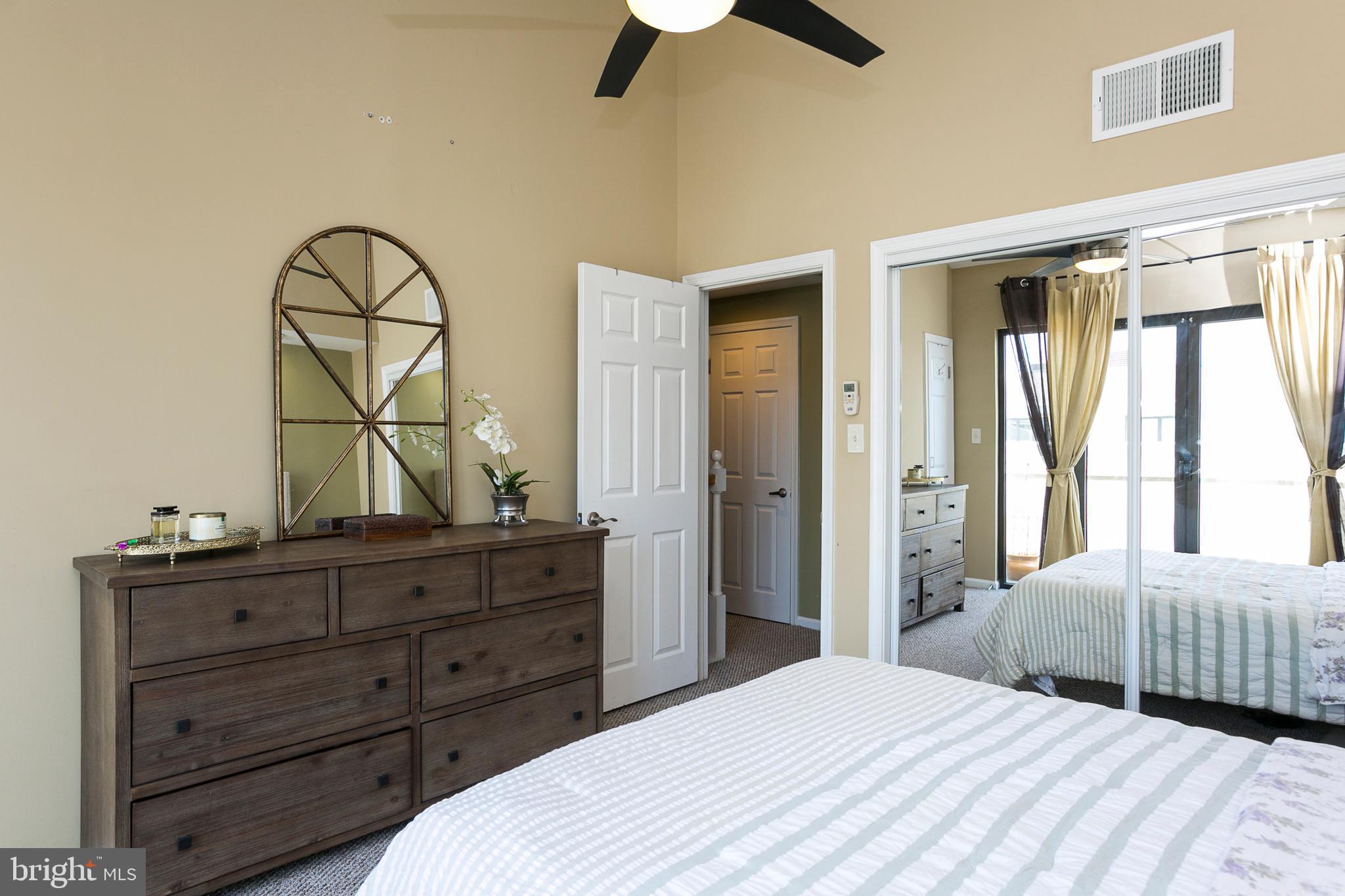 HENDERSON'S WHARF - Residential