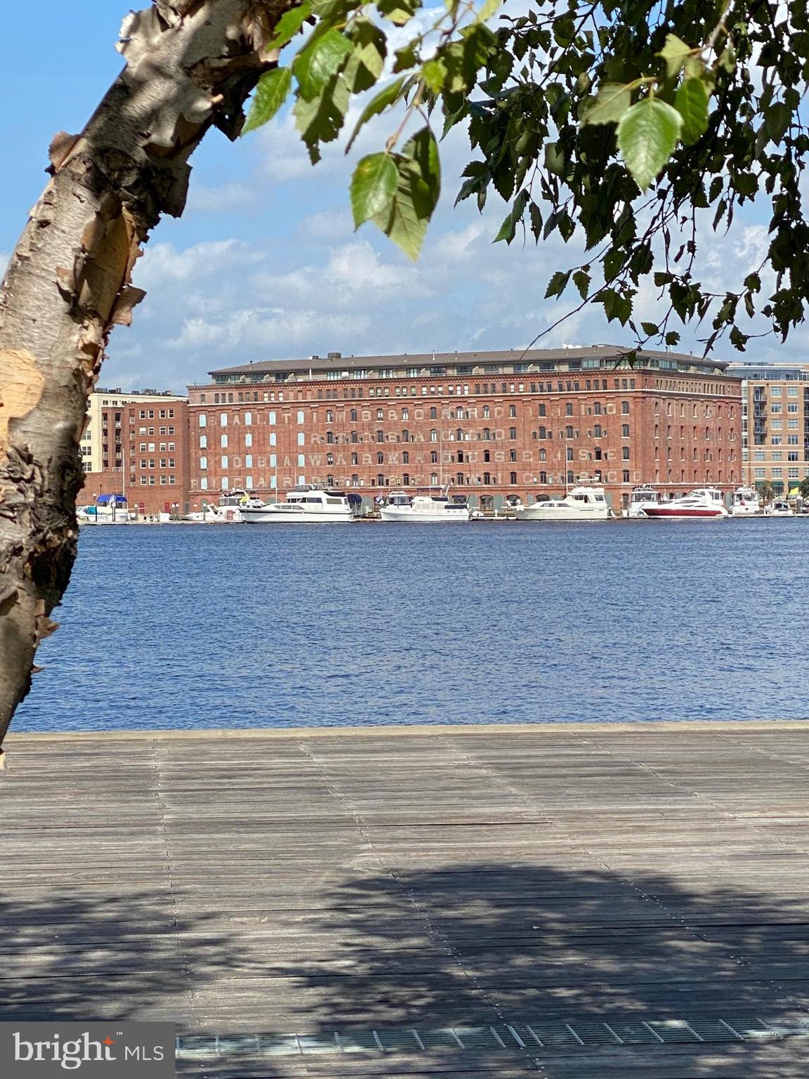 HENDERSON'S WHARF - Residential