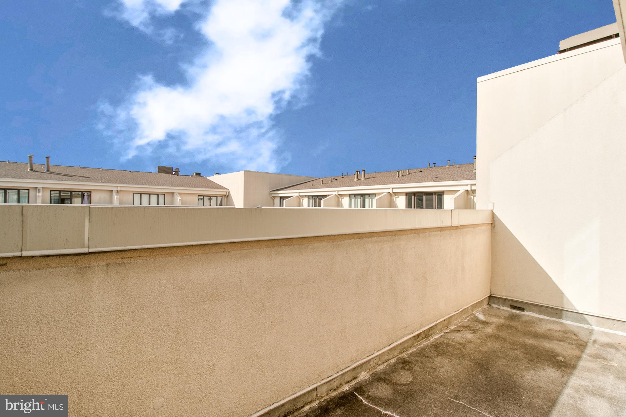 HENDERSON'S WHARF - Residential