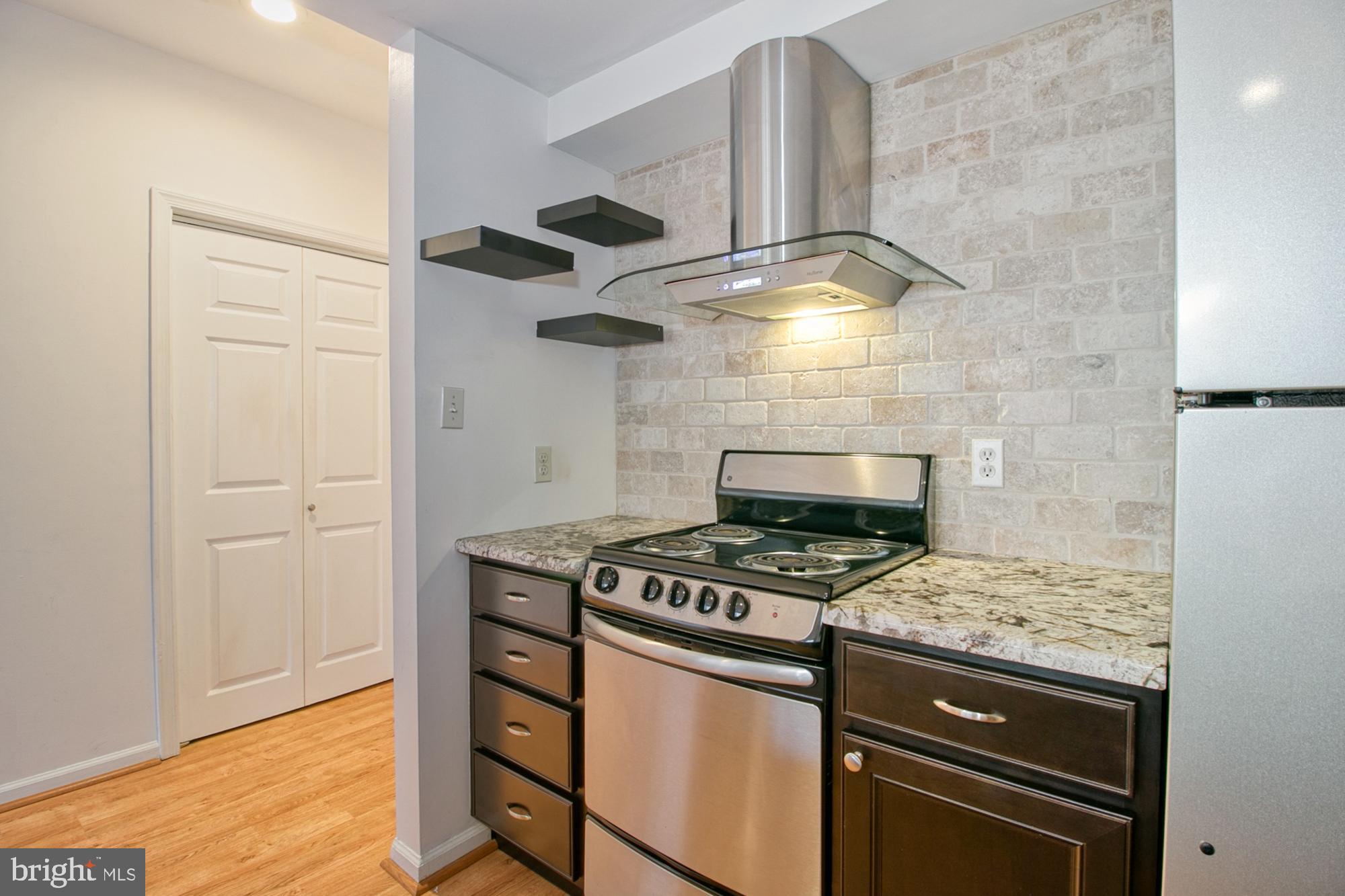 HENDERSON'S WHARF - Residential