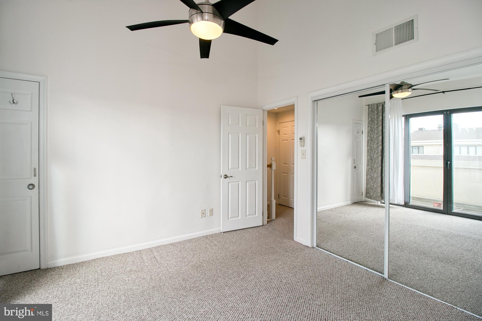 HENDERSON'S WHARF - Residential