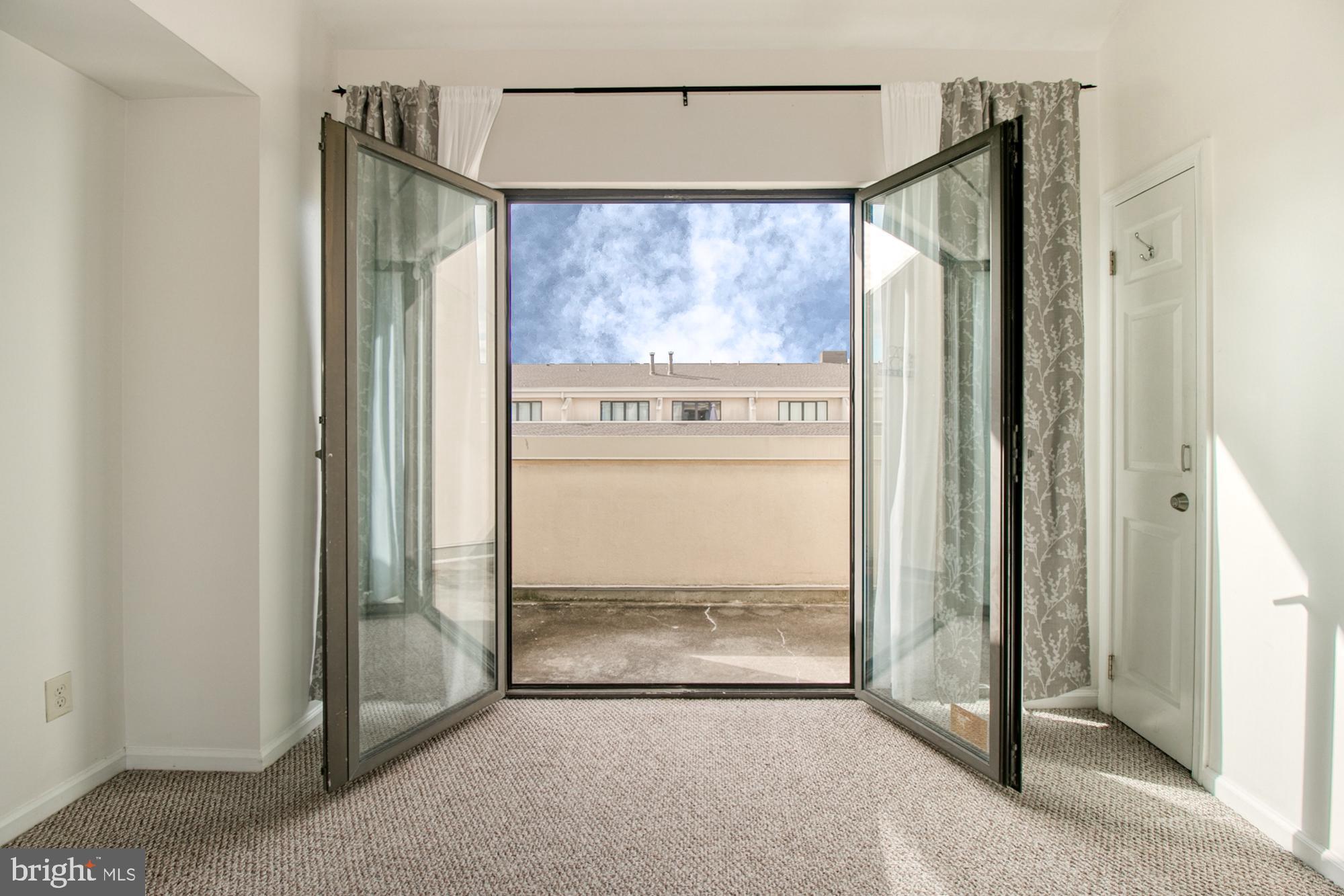 HENDERSON'S WHARF - Residential