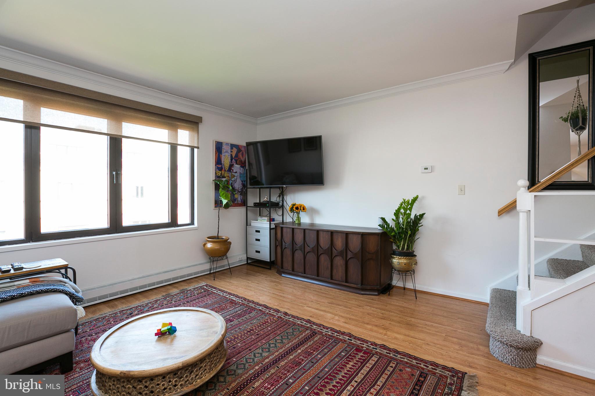 HENDERSON'S WHARF - Residential