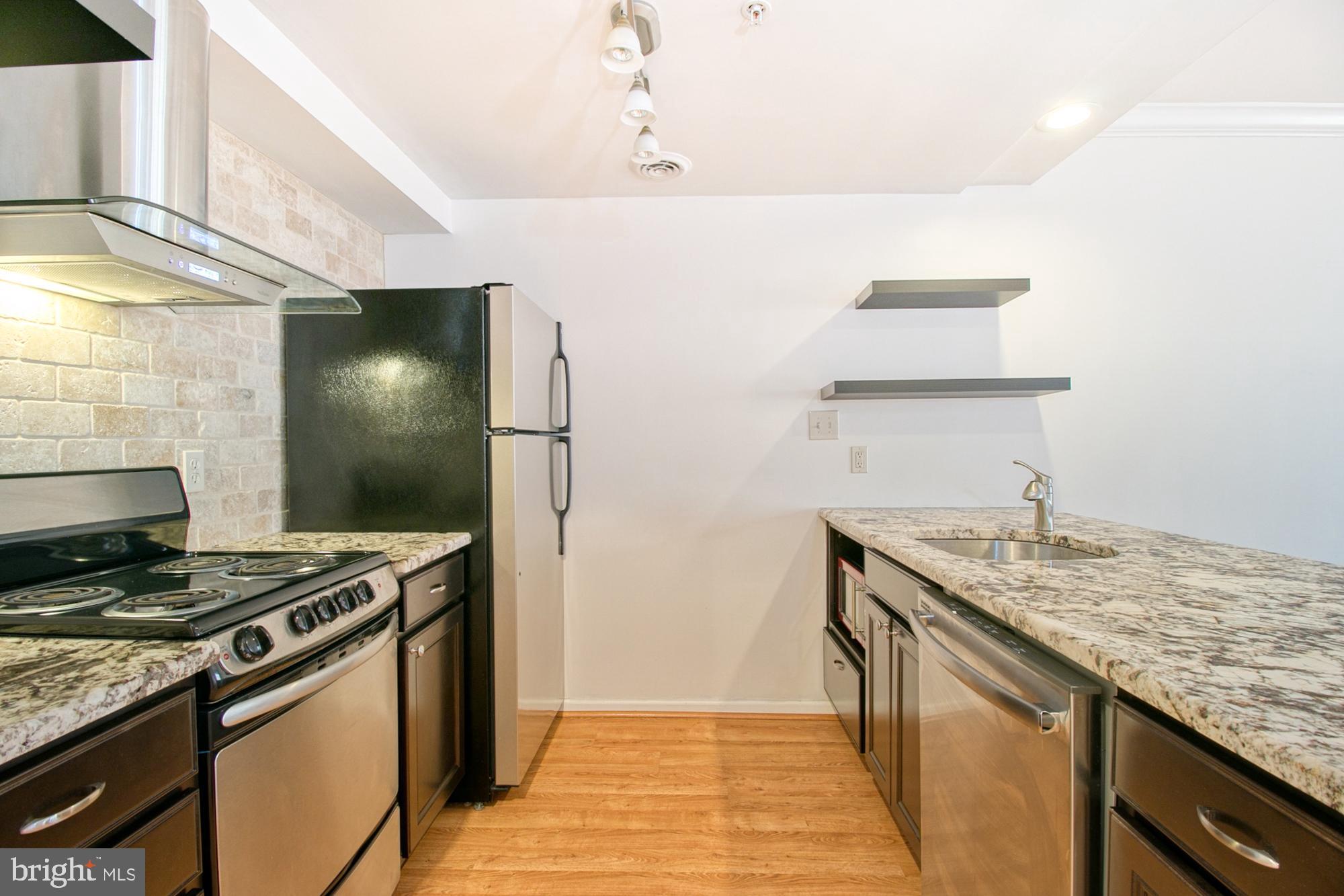 HENDERSON'S WHARF - Residential