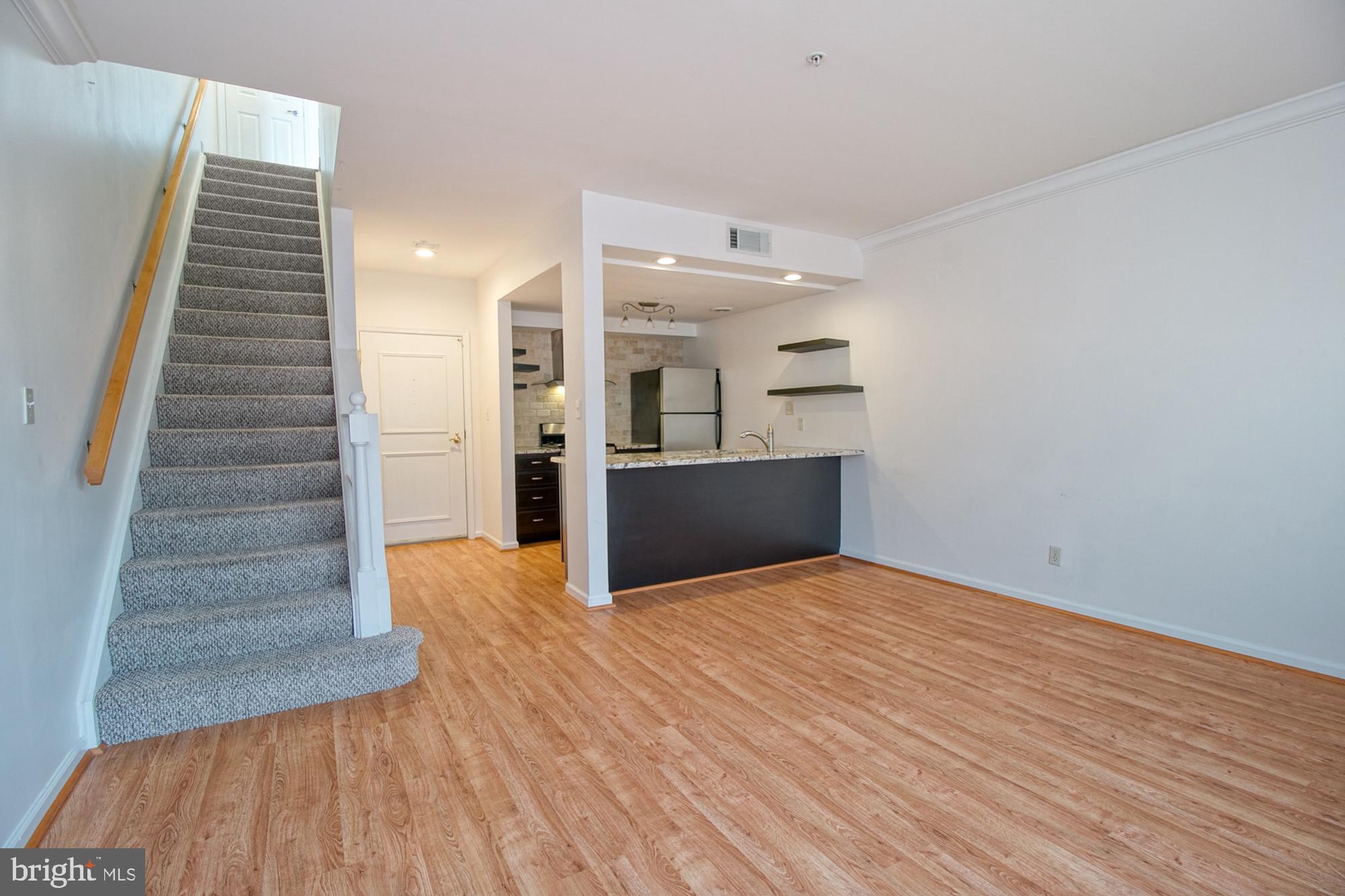 HENDERSON'S WHARF - Residential