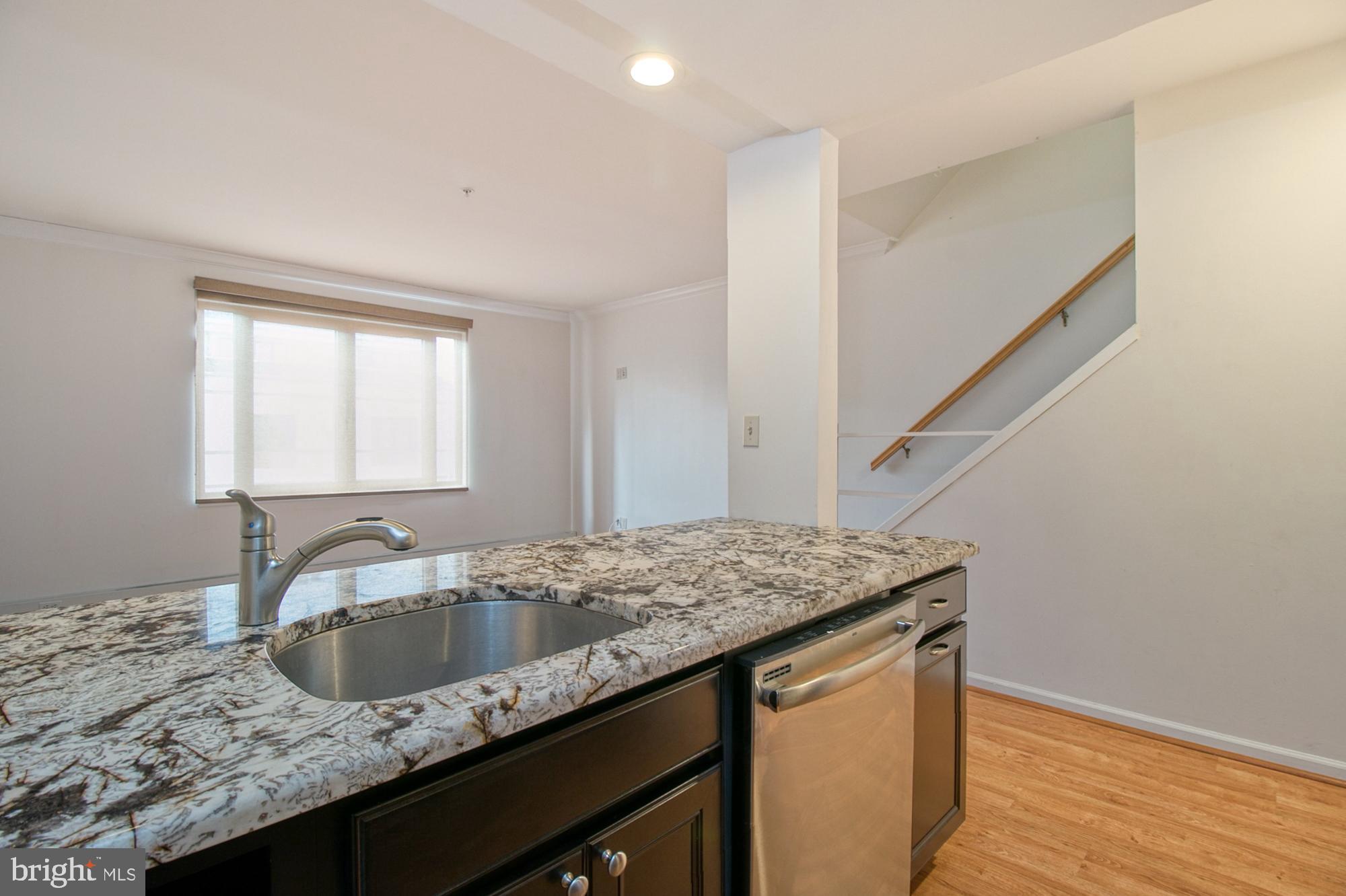 HENDERSON'S WHARF - Residential