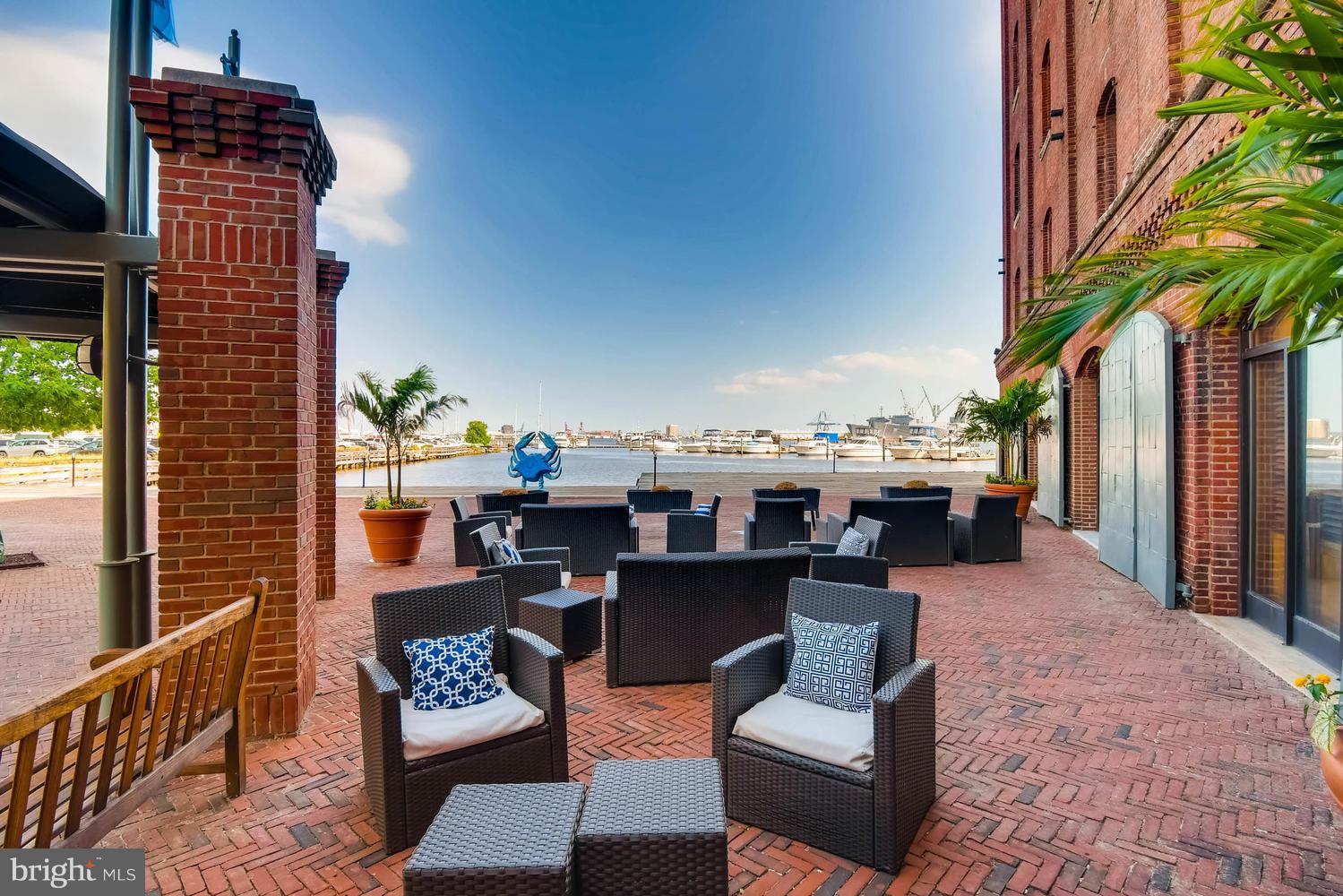 HENDERSON'S WHARF - Residential