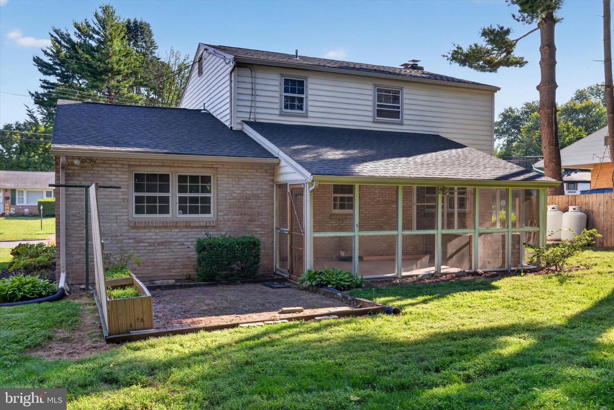 904 W FOXCROFT DRIVE