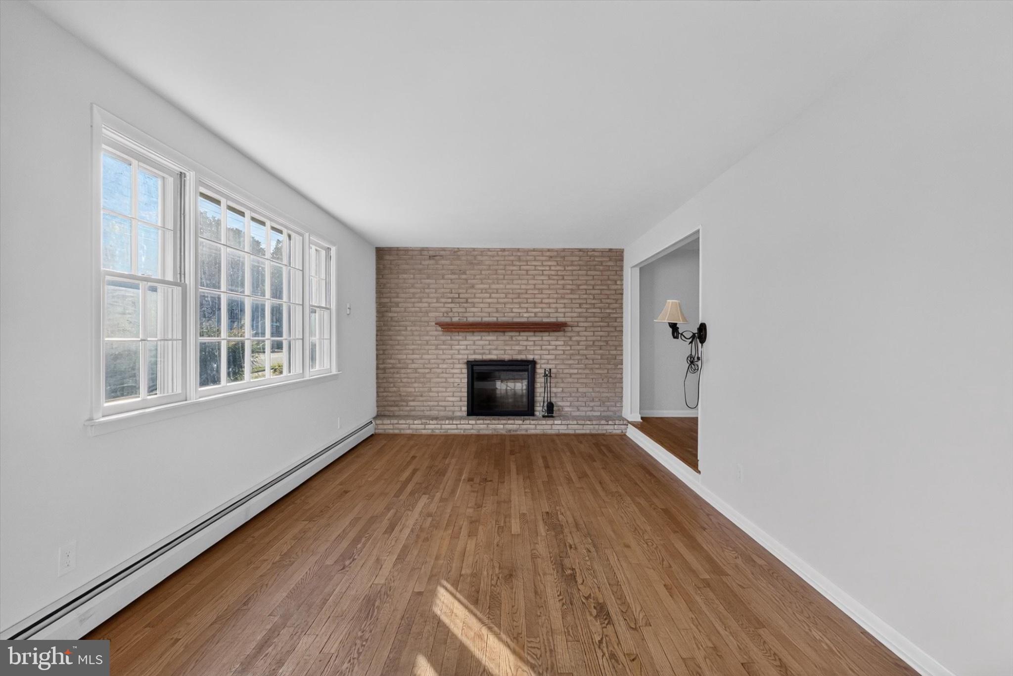 904 W FOXCROFT DRIVE