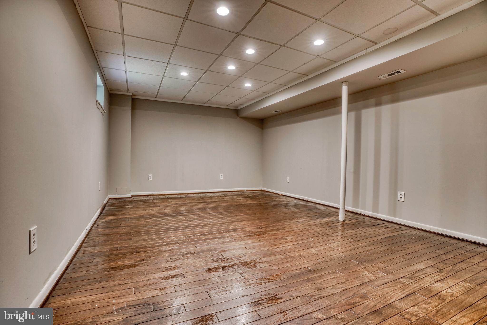 MEADOW WOODS - Residential