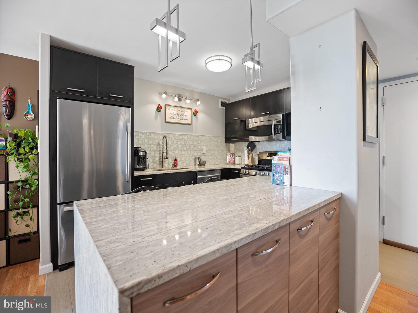 PRESIDENTIAL TOWERS - Residential Lease