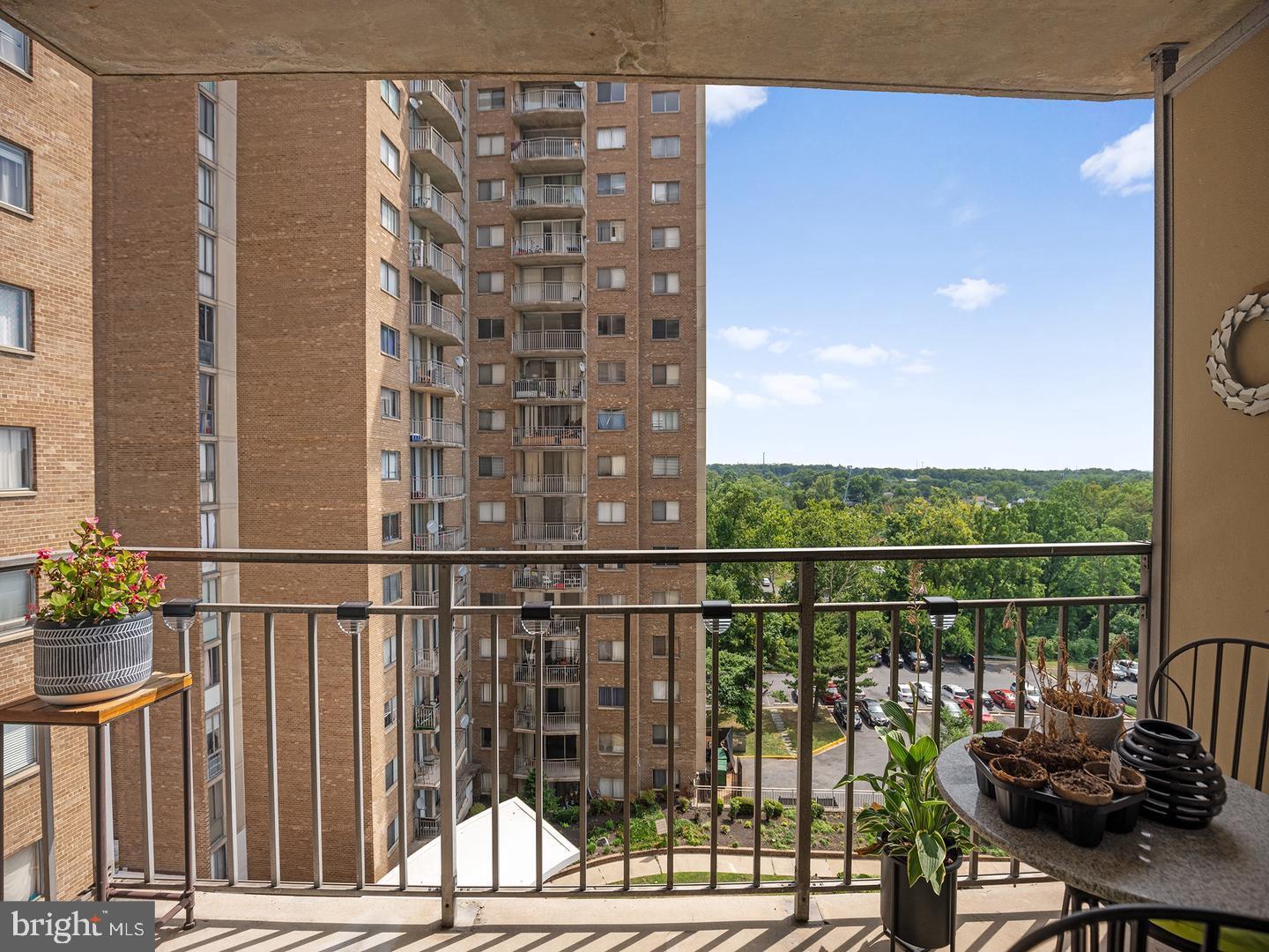 PRESIDENTIAL TOWERS - Residential Lease