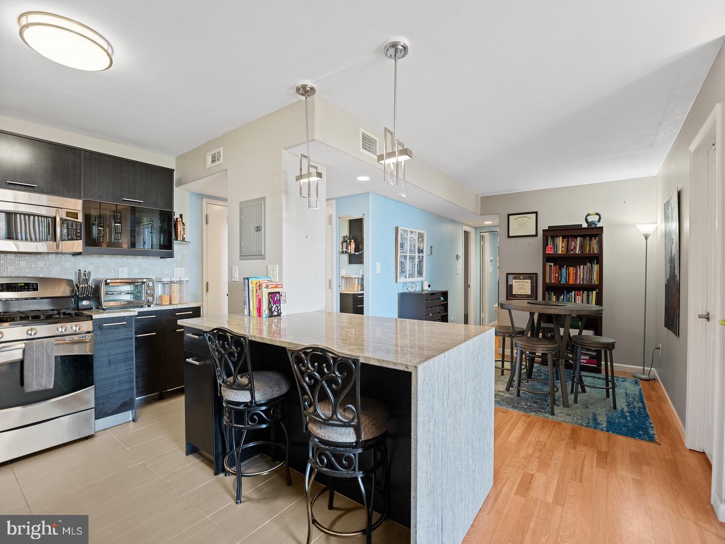 PRESIDENTIAL TOWERS - Residential Lease