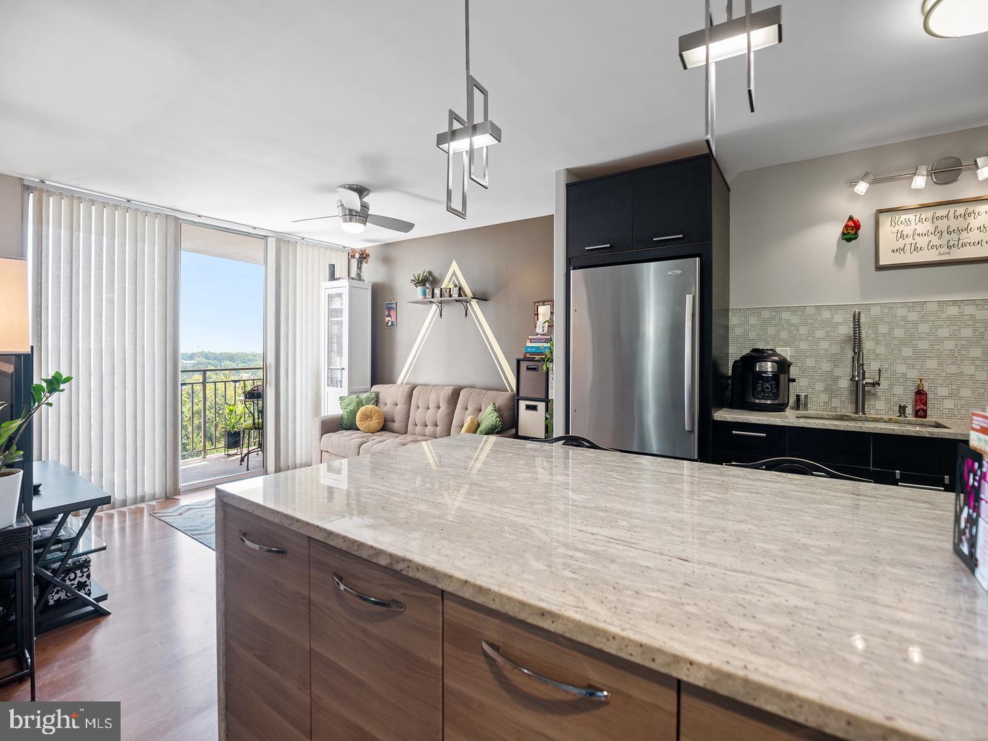 PRESIDENTIAL TOWERS - Residential Lease