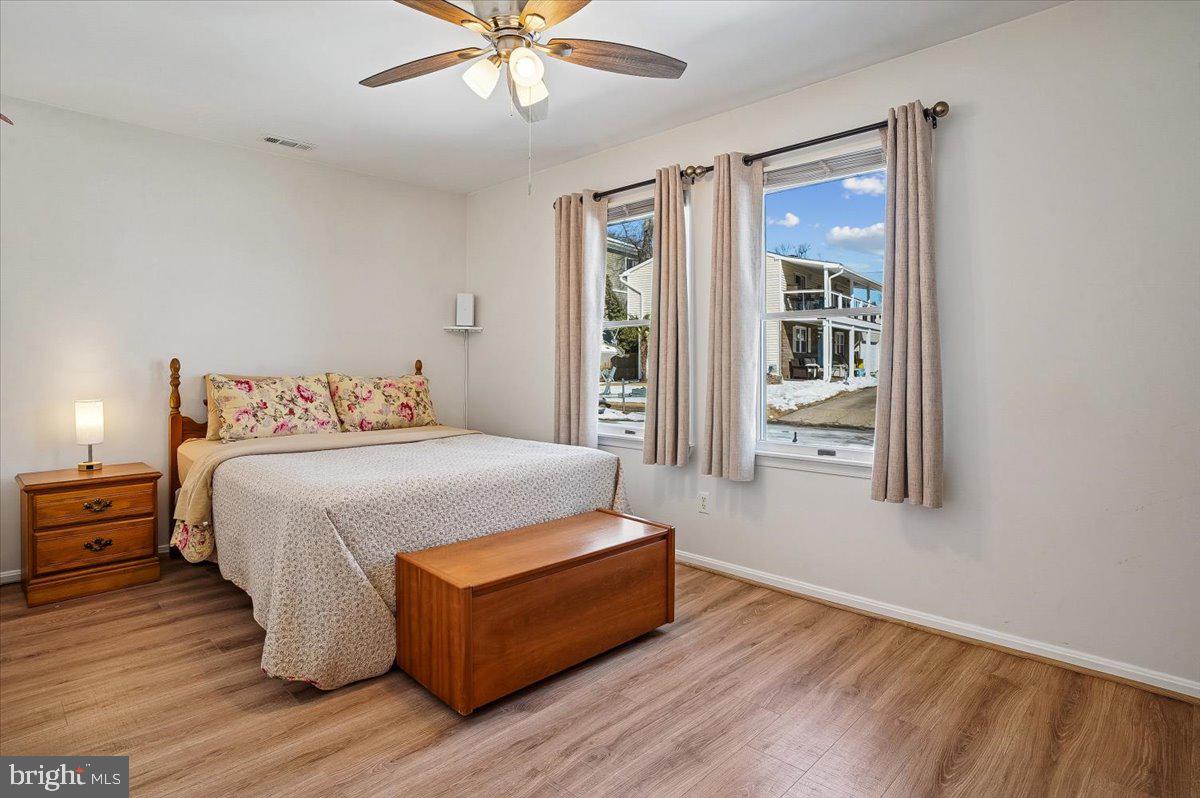 WOODLAND BEACH - Residential