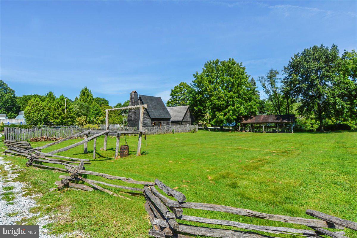 WOODLAND BEACH - Residential