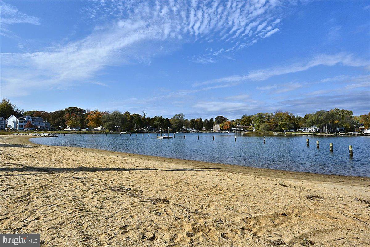 WOODLAND BEACH - Residential