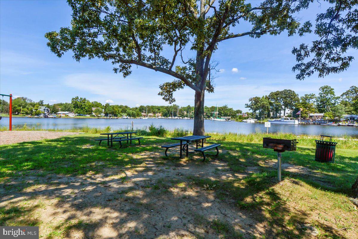 WOODLAND BEACH - Residential