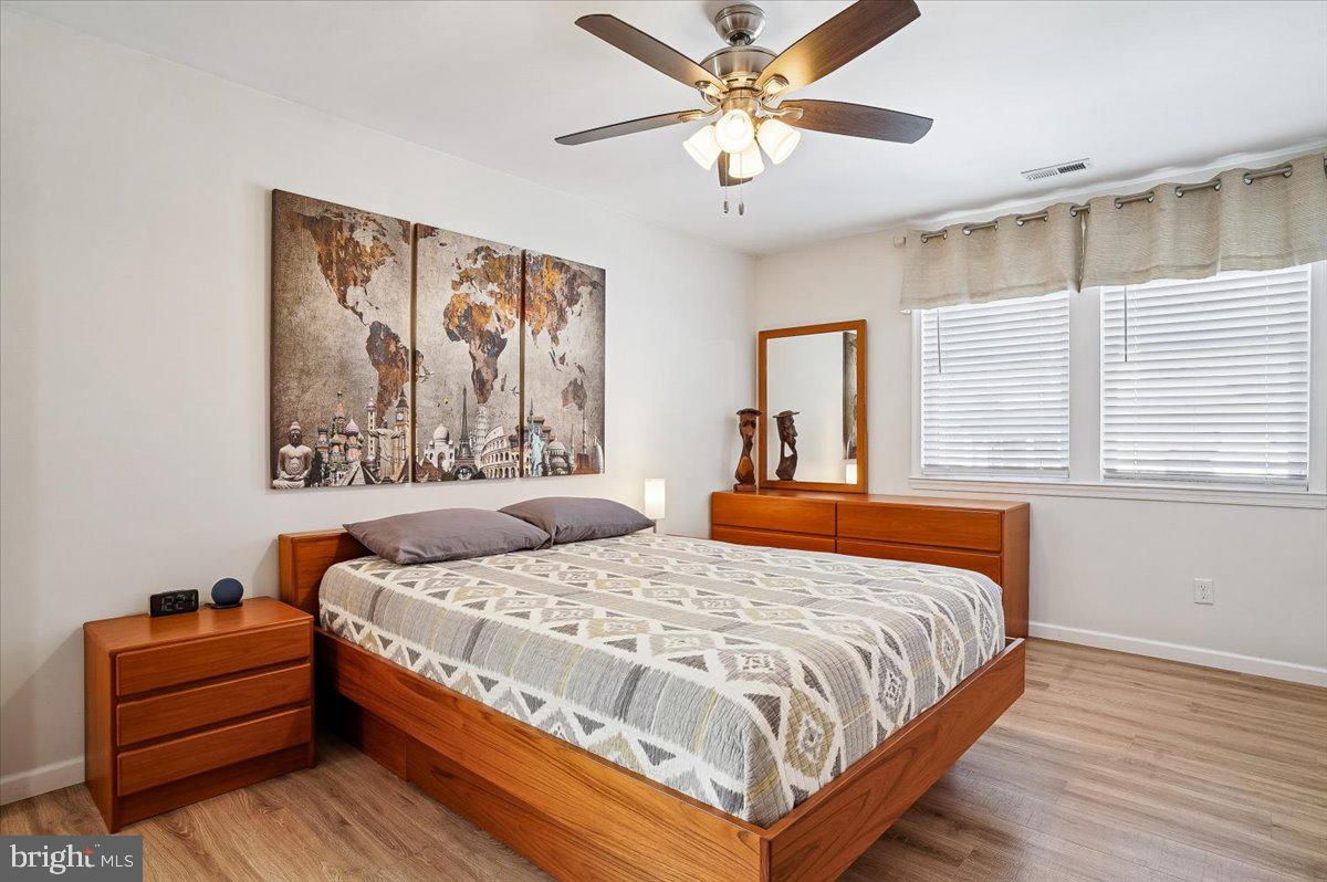 WOODLAND BEACH - Residential