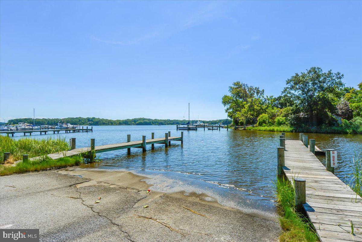 WOODLAND BEACH - Residential