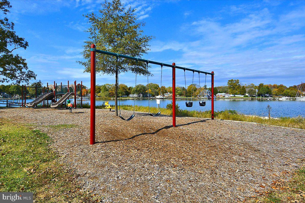 WOODLAND BEACH - Residential