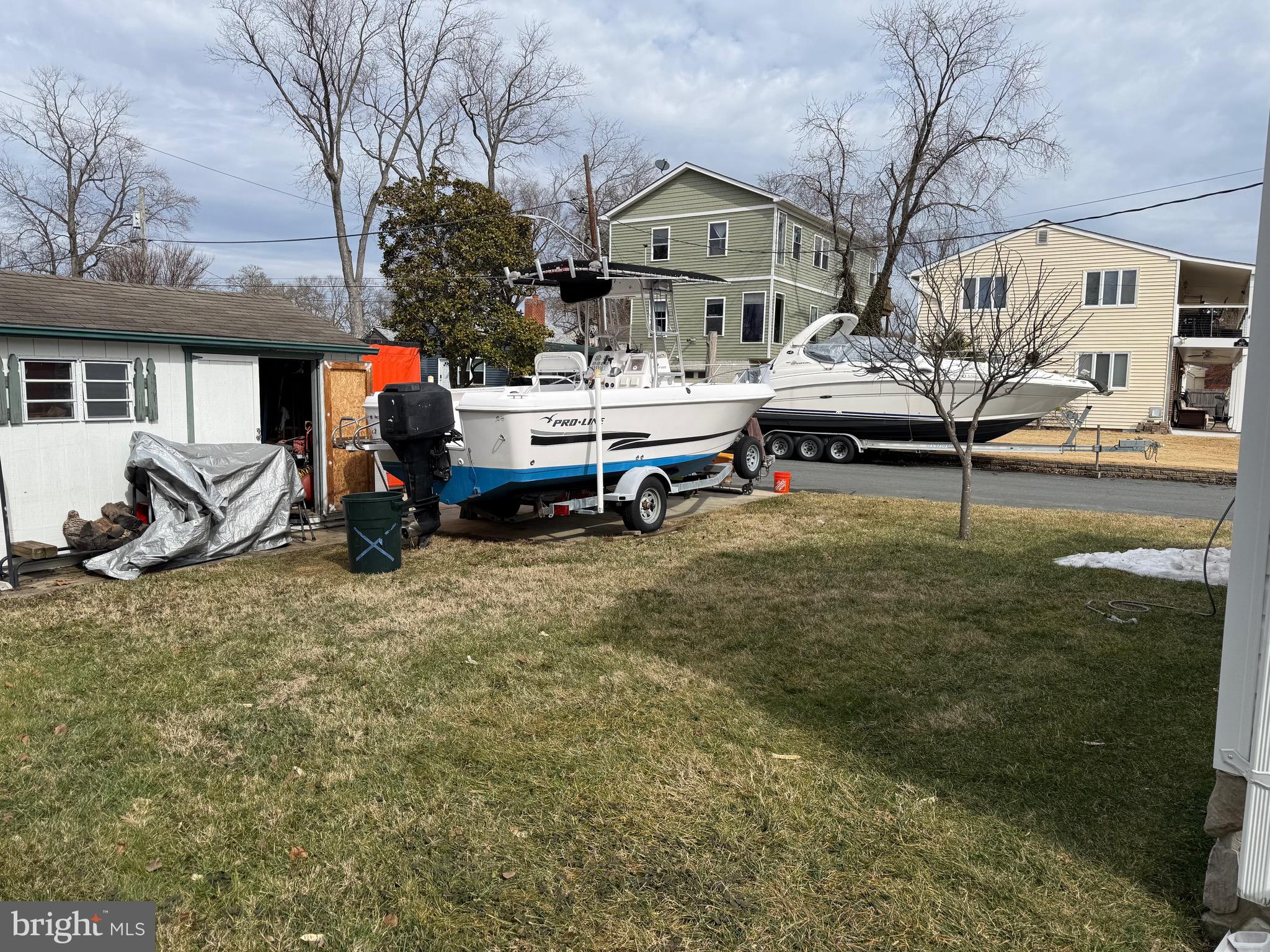 WOODLAND BEACH - Residential