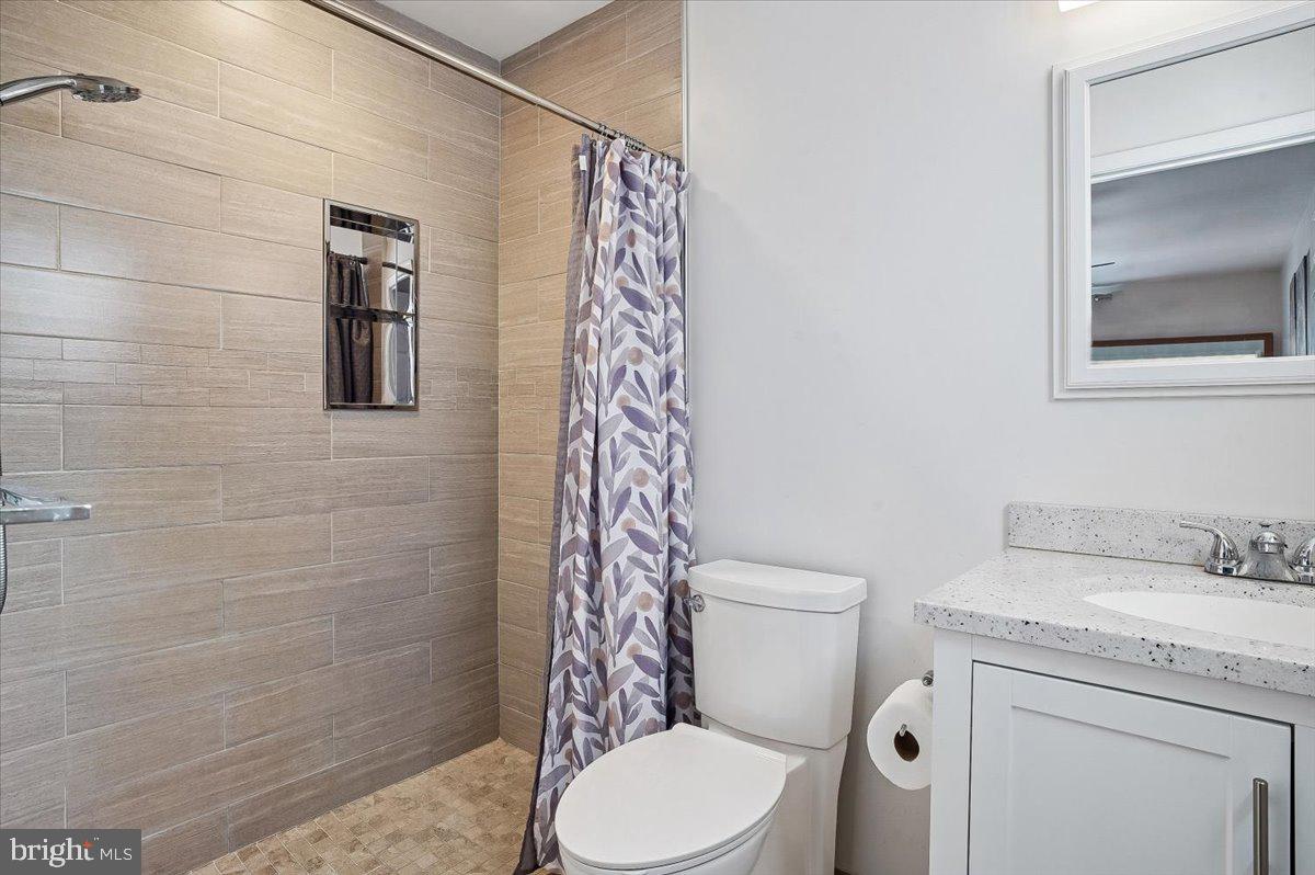 WOODLAND BEACH - Residential