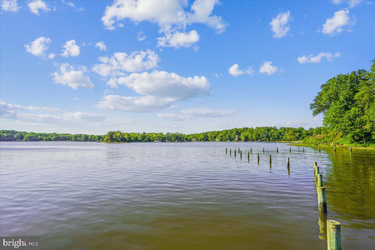 WOODLAND BEACH - Residential