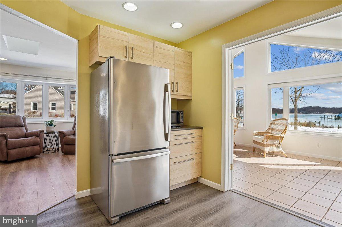 WOODLAND BEACH - Residential