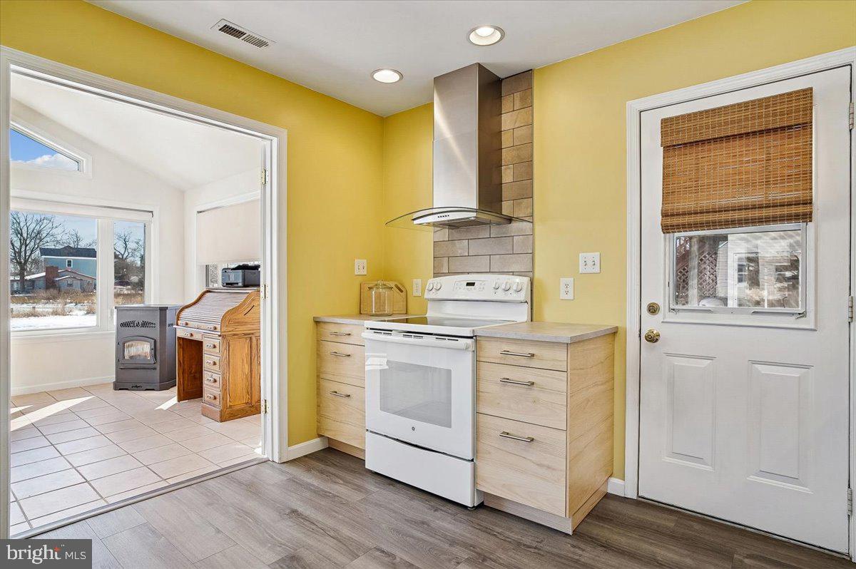 WOODLAND BEACH - Residential