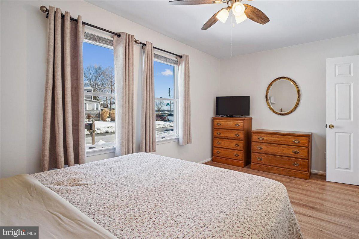 WOODLAND BEACH - Residential