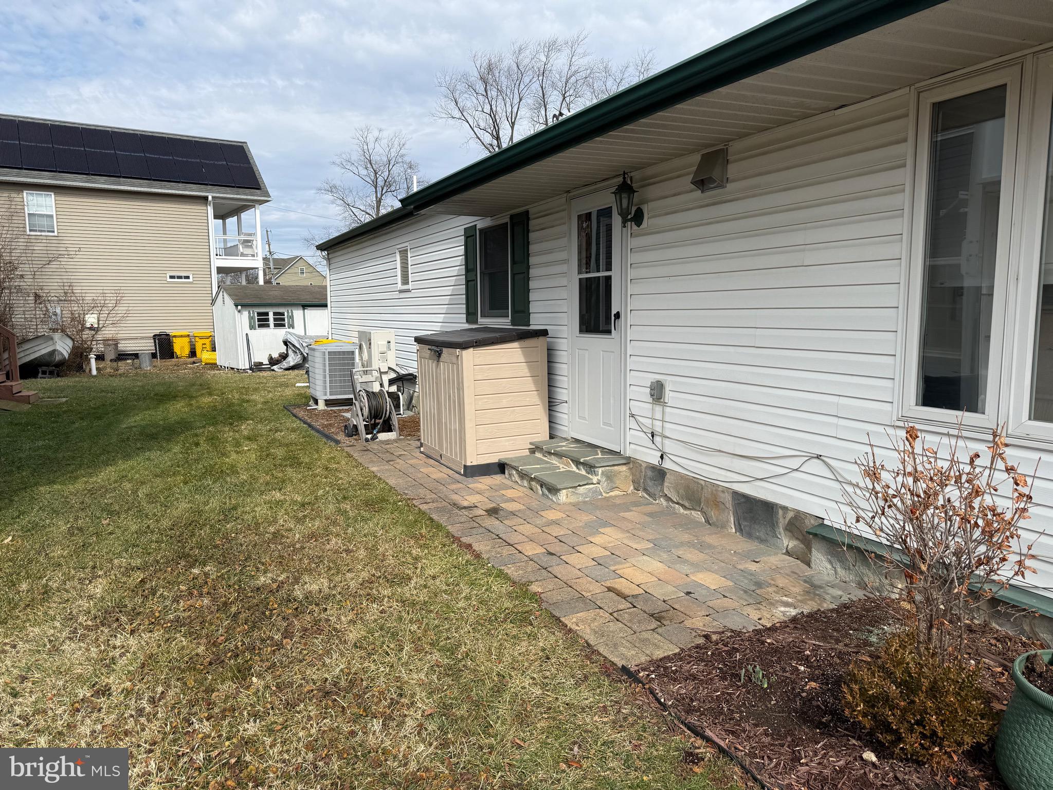 WOODLAND BEACH - Residential