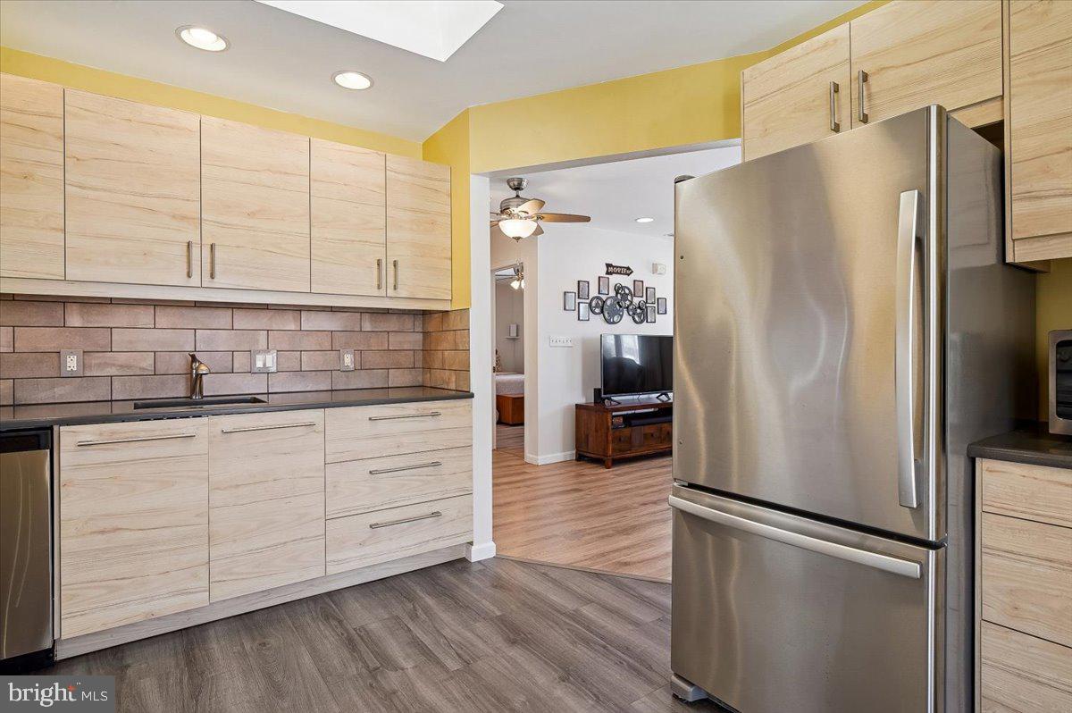 WOODLAND BEACH - Residential