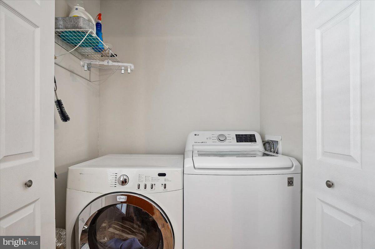 WOODLAND BEACH - Residential