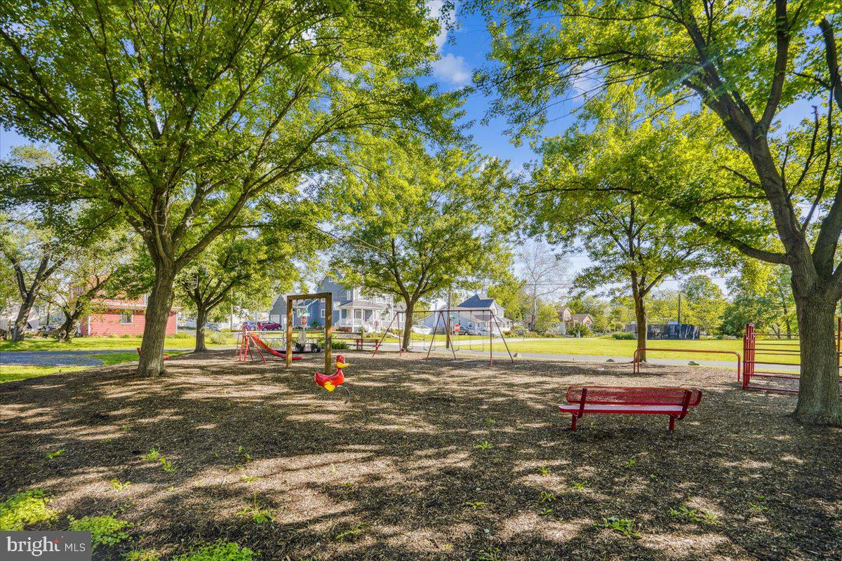 WOODLAND BEACH - Residential