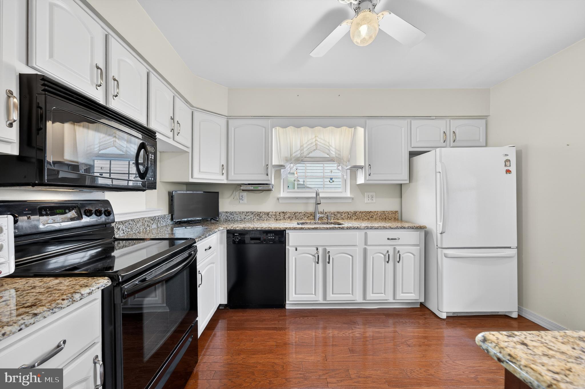 17 WHITE STONE COURT