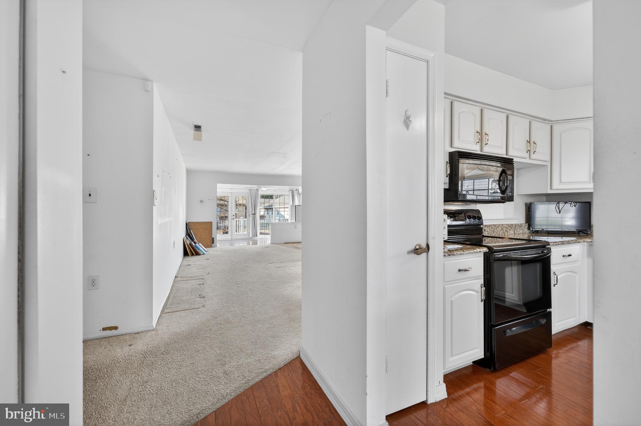 17 WHITE STONE COURT